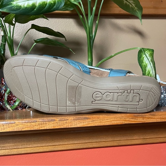 EARTH ORIGINS BERRI LEATHER CLOSED TOE LEATHER SANDAL. SIZE 11 W. MOROCCAN BLUE. - Picture 3 of 8